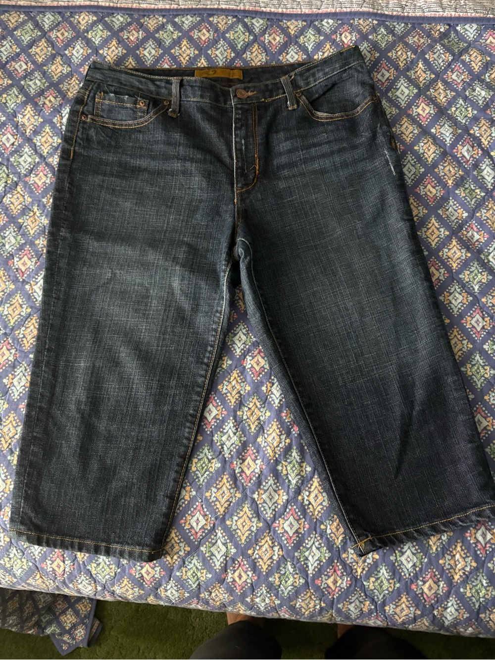 Womenโs Seven Capri Dark Wash Denim Jeans